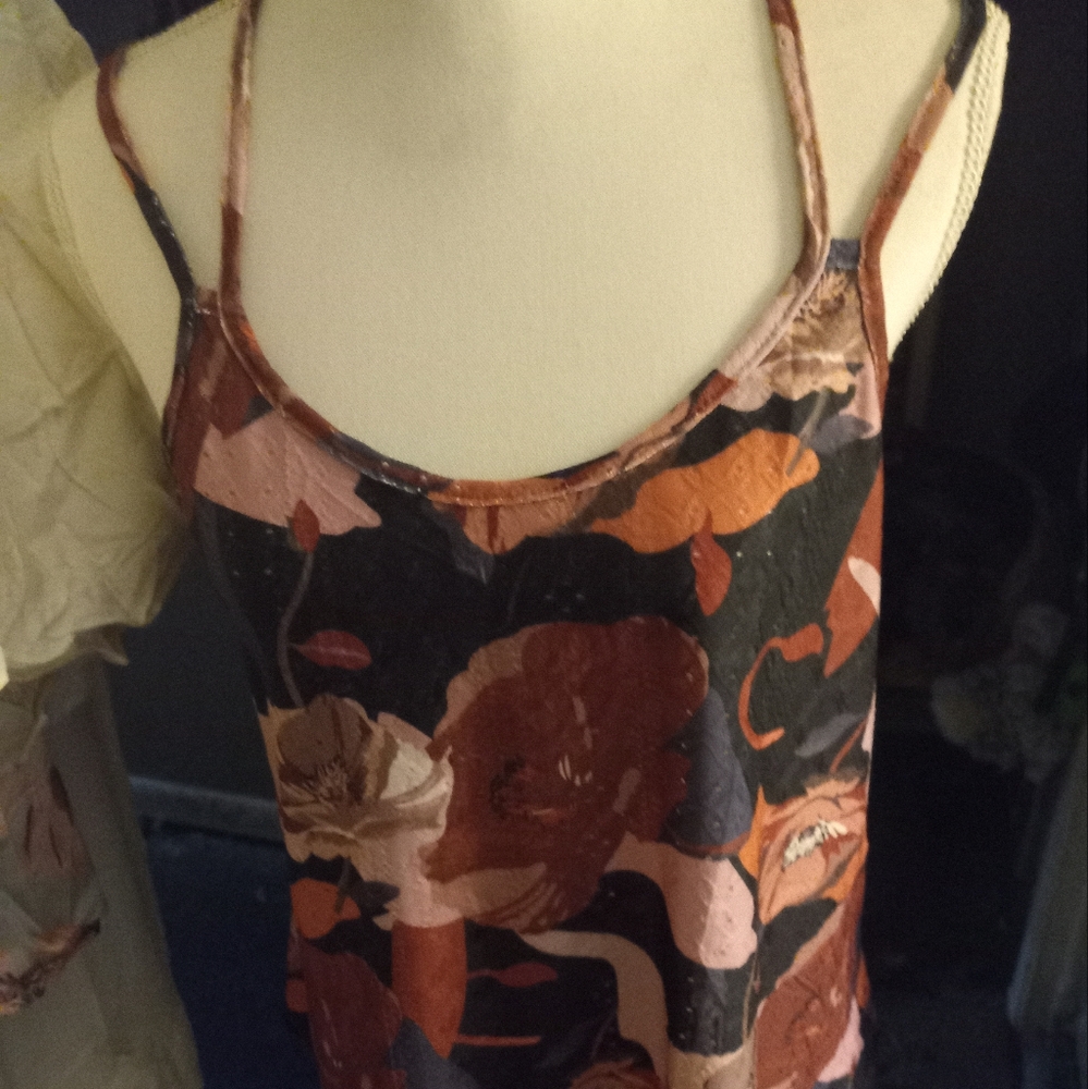 New,floral multicolor 2 spaghetti strappy loose fit stretch top size medium.